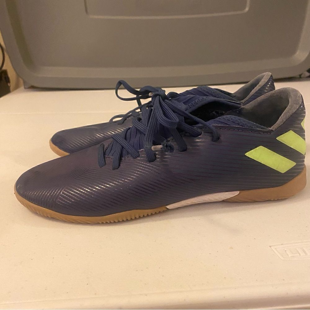 adidas Unisex-Child Nemeziz Messi Soccer Shoe size 5.5